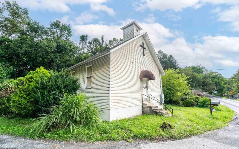 1992 River Road, Morgantown, West Virginia 26501, 1 Bedroom Bedrooms, 3 Rooms Rooms,1 BathroomBathrooms,Single Family Detached,For Sale,River,0,10166312