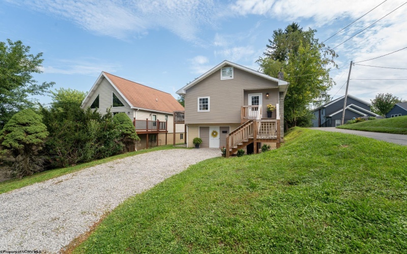 576 New York Avenue, Westover, West Virginia 26501, 2 Bedrooms Bedrooms, 4 Rooms Rooms,1 BathroomBathrooms,Single Family Detached,For Sale,New York,0,10166315