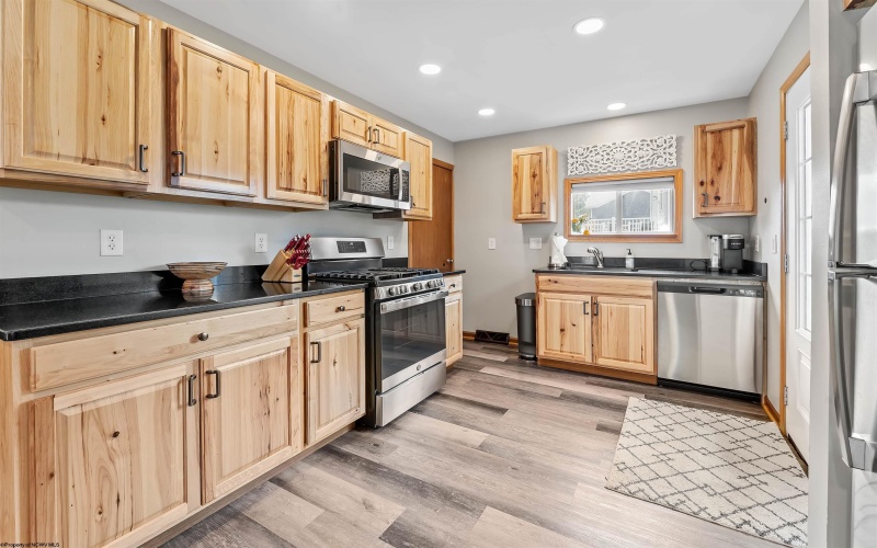 576 New York Avenue, Westover, West Virginia 26501, 2 Bedrooms Bedrooms, 4 Rooms Rooms,1 BathroomBathrooms,Single Family Detached,For Sale,New York,0,10166315
