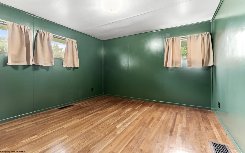 332 Oakland Street, Morgantown, West Virginia 26505, 4 Bedrooms Bedrooms, 7 Rooms Rooms,2 BathroomsBathrooms,Single Family Detached,For Sale,Oakland,0,10166314