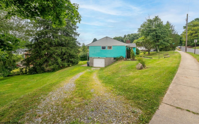 332 Oakland Street, Morgantown, West Virginia 26505, 4 Bedrooms Bedrooms, 7 Rooms Rooms,2 BathroomsBathrooms,Single Family Detached,For Sale,Oakland,0,10166314