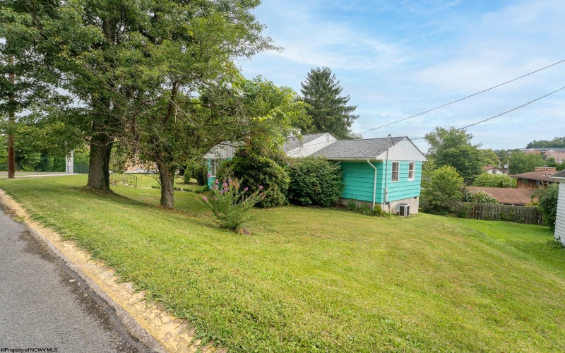 332 Oakland Street, Morgantown, West Virginia 26505, 4 Bedrooms Bedrooms, 7 Rooms Rooms,2 BathroomsBathrooms,Single Family Detached,For Sale,Oakland,0,10166314