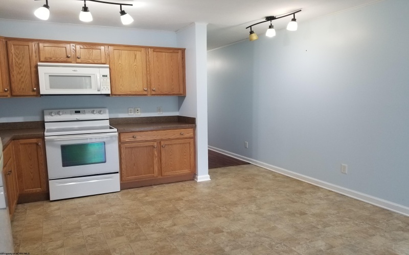 136 Barrington Court, Bridgeport, West Virginia 26330-0000, 3 Bedrooms Bedrooms, 5 Rooms Rooms,3 BathroomsBathrooms,Residential Rentals,For Rent,Barrington,0,10166325