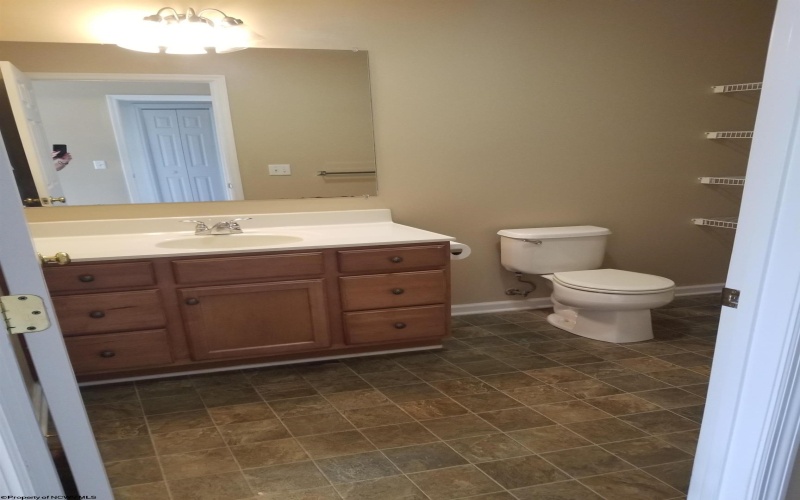 136 Barrington Court, Bridgeport, West Virginia 26330-0000, 3 Bedrooms Bedrooms, 5 Rooms Rooms,3 BathroomsBathrooms,Residential Rentals,For Rent,Barrington,0,10166325