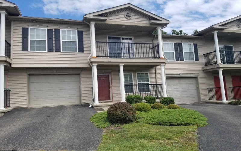 136 Barrington Court, Bridgeport, West Virginia 26330-0000, 3 Bedrooms Bedrooms, 5 Rooms Rooms,3 BathroomsBathrooms,Residential Rentals,For Rent,Barrington,0,10166325
