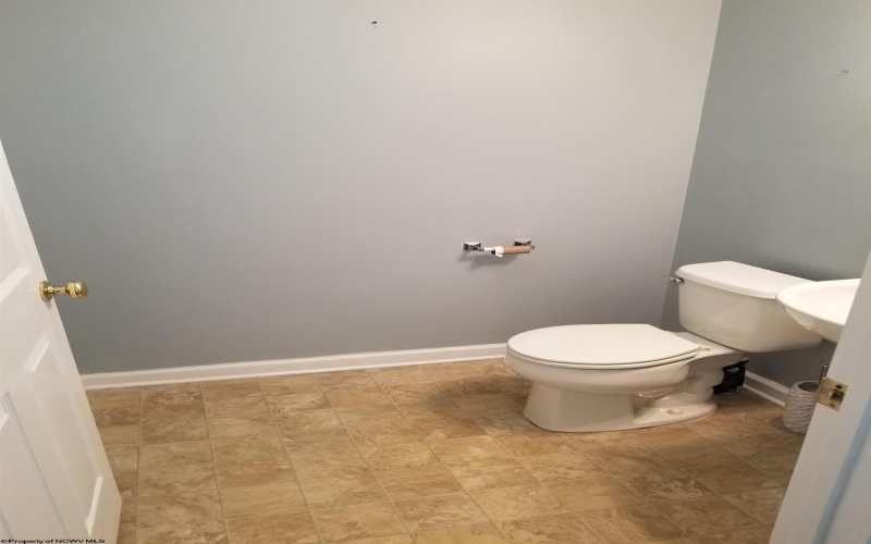 136 Barrington Court, Bridgeport, West Virginia 26330-0000, 3 Bedrooms Bedrooms, 5 Rooms Rooms,3 BathroomsBathrooms,Residential Rentals,For Rent,Barrington,0,10166325