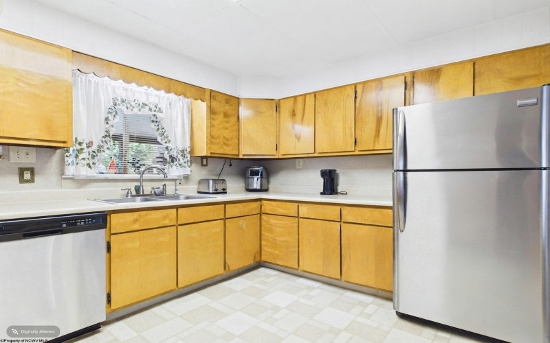231 THAYER Street, Grafton, West Virginia 26354, 3 Bedrooms Bedrooms, 8 Rooms Rooms,3 BathroomsBathrooms,Single Family Detached,For Sale,THAYER,0,10166317