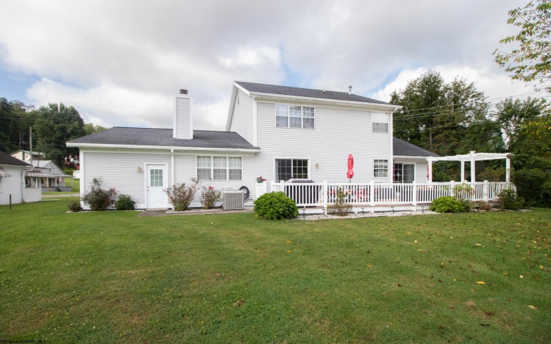 15 Homestead Street, West Union, West Virginia 26456, 3 Bedrooms Bedrooms, 9 Rooms Rooms,2 BathroomsBathrooms,Single Family Detached,For Sale,Homestead,0,10166323