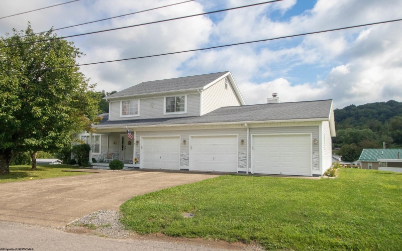 15 Homestead Street, West Union, West Virginia 26456, 3 Bedrooms Bedrooms, 9 Rooms Rooms,2 BathroomsBathrooms,Single Family Detached,For Sale,Homestead,0,10166323