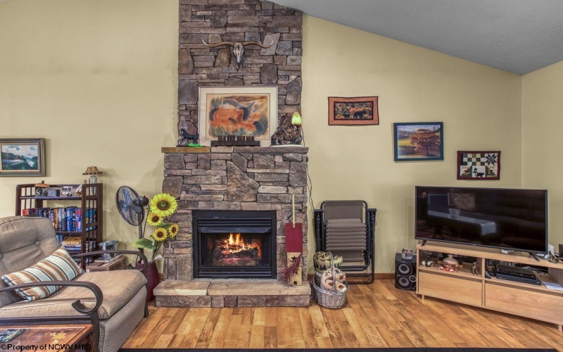 644 Pine Drive, Terra Alta, West Virginia 26764, 2 Bedrooms Bedrooms, 8 Rooms Rooms,2 BathroomsBathrooms,Single Family Detached,For Sale,Pine,0,10166318