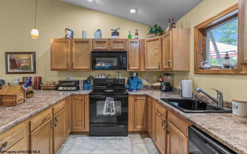 644 Pine Drive, Terra Alta, West Virginia 26764, 2 Bedrooms Bedrooms, 8 Rooms Rooms,2 BathroomsBathrooms,Single Family Detached,For Sale,Pine,0,10166318