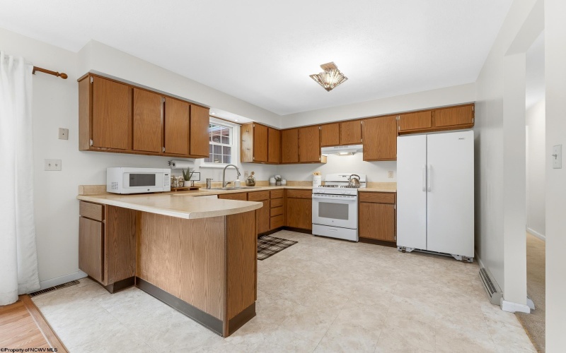 2290 Meadows Drive, Morgantown, West Virginia 26505, 4 Bedrooms Bedrooms, 10 Rooms Rooms,3 BathroomsBathrooms,Single Family Detached,For Sale,Meadows,0,10166322