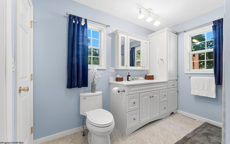 2290 Meadows Drive, Morgantown, West Virginia 26505, 4 Bedrooms Bedrooms, 10 Rooms Rooms,3 BathroomsBathrooms,Single Family Detached,For Sale,Meadows,0,10166322