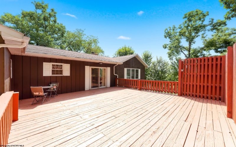 2290 Meadows Drive, Morgantown, West Virginia 26505, 4 Bedrooms Bedrooms, 10 Rooms Rooms,3 BathroomsBathrooms,Single Family Detached,For Sale,Meadows,0,10166322