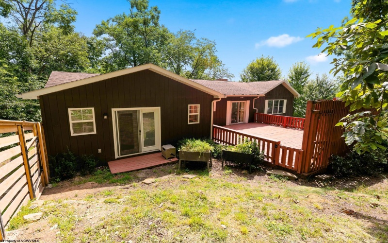 2290 Meadows Drive, Morgantown, West Virginia 26505, 4 Bedrooms Bedrooms, 10 Rooms Rooms,3 BathroomsBathrooms,Single Family Detached,For Sale,Meadows,0,10166322