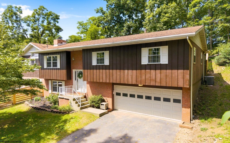 2290 Meadows Drive, Morgantown, West Virginia 26505, 4 Bedrooms Bedrooms, 10 Rooms Rooms,3 BathroomsBathrooms,Single Family Detached,For Sale,Meadows,0,10166322