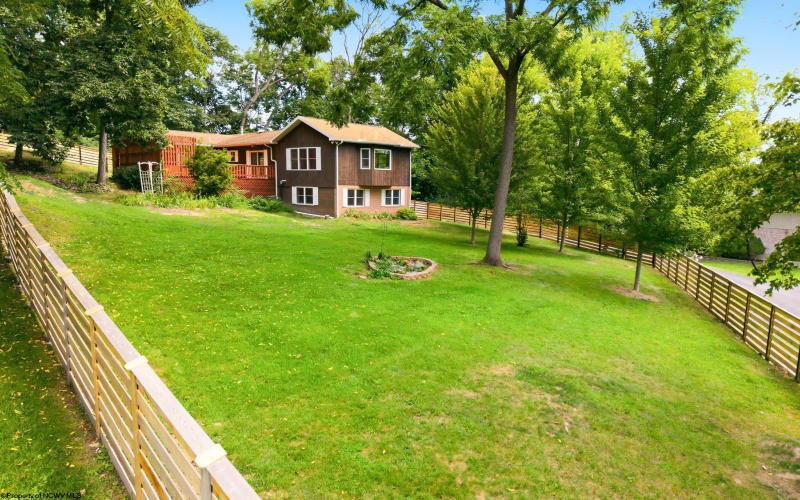 2290 Meadows Drive, Morgantown, West Virginia 26505, 4 Bedrooms Bedrooms, 10 Rooms Rooms,3 BathroomsBathrooms,Single Family Detached,For Sale,Meadows,0,10166322