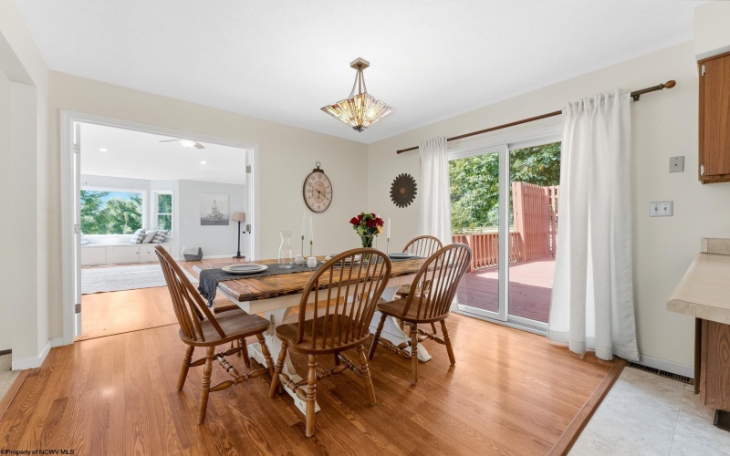 2290 Meadows Drive, Morgantown, West Virginia 26505, 4 Bedrooms Bedrooms, 10 Rooms Rooms,3 BathroomsBathrooms,Single Family Detached,For Sale,Meadows,0,10166322