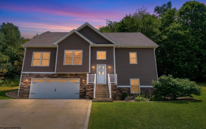 211 Angel Falls Way, Morgantown, West Virginia 26508, 4 Bedrooms Bedrooms, 7 Rooms Rooms,3 BathroomsBathrooms,Single Family Detached,For Sale,Angel Falls,0,10166333