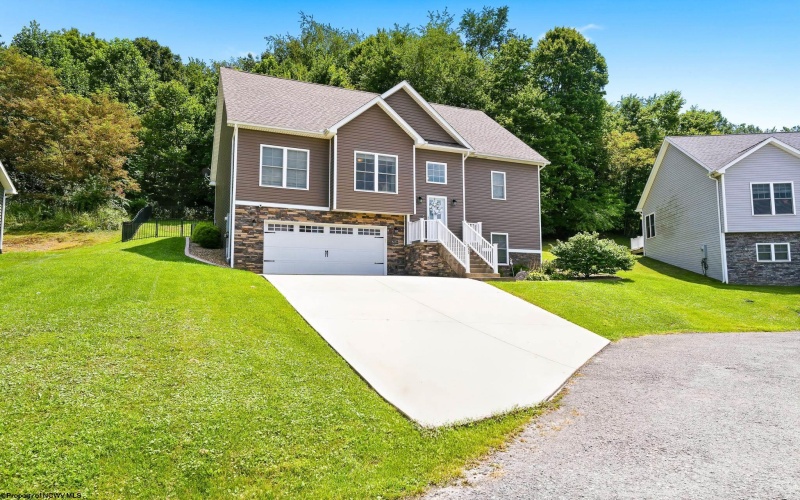211 Angel Falls Way, Morgantown, West Virginia 26508, 4 Bedrooms Bedrooms, 7 Rooms Rooms,3 BathroomsBathrooms,Single Family Detached,For Sale,Angel Falls,0,10166333