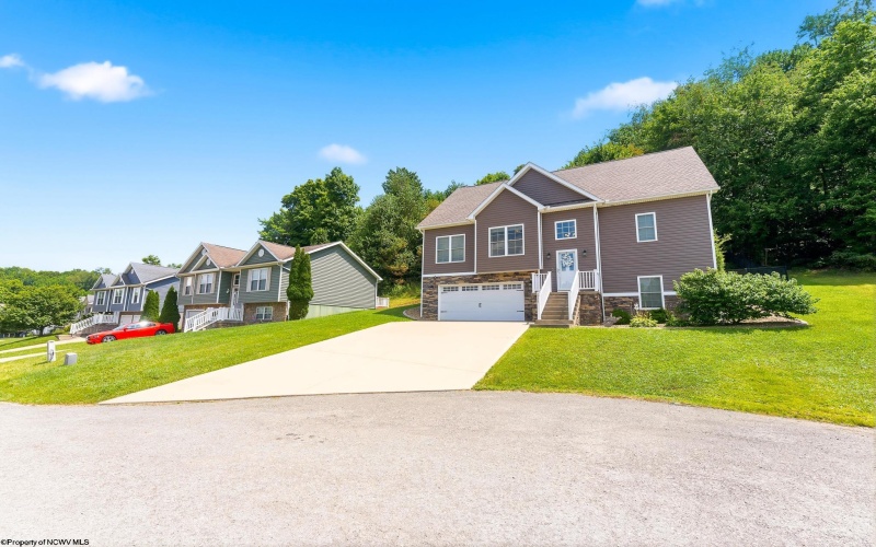211 Angel Falls Way, Morgantown, West Virginia 26508, 4 Bedrooms Bedrooms, 7 Rooms Rooms,3 BathroomsBathrooms,Single Family Detached,For Sale,Angel Falls,0,10166333