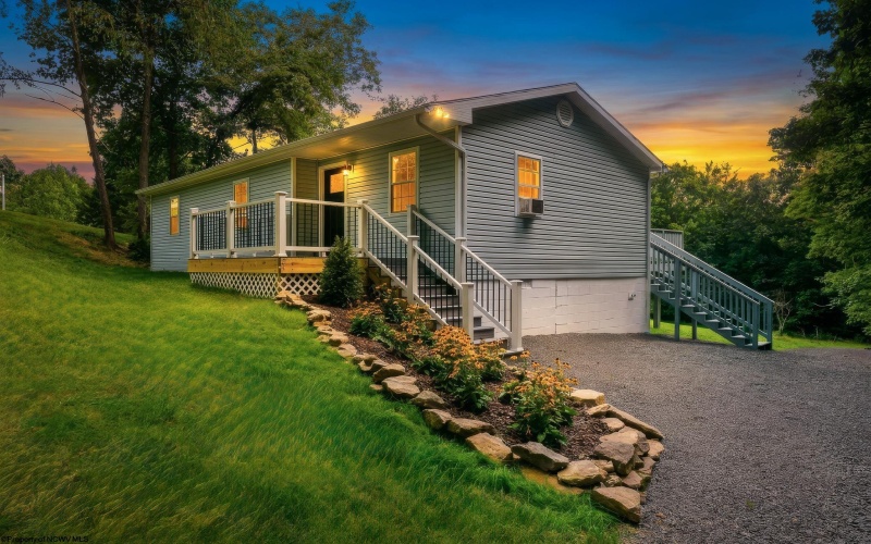 184 WARM HOLLOW Road, Morgantown, West Virginia 26508, 2 Bedrooms Bedrooms, 6 Rooms Rooms,2 BathroomsBathrooms,Single Family Detached,For Sale,WARM HOLLOW,0,10166335