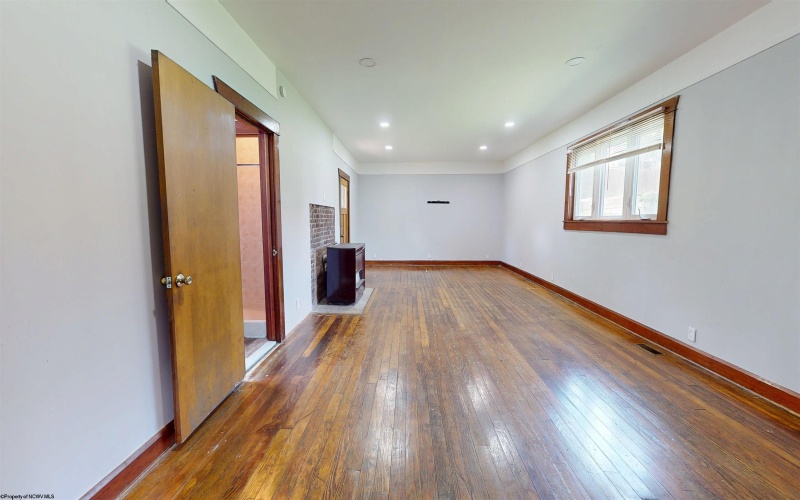 632 MAPLE Avenue, Grafton, West Virginia 26354, 3 Bedrooms Bedrooms, 10 Rooms Rooms,2 BathroomsBathrooms,Single Family Detached,For Sale,MAPLE,0,10166342