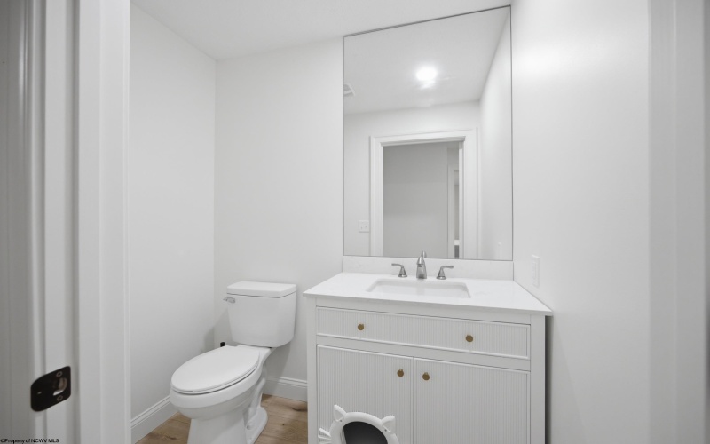 2 Club View Drive, Fairmont, West Virginia 26554, 4 Bedrooms Bedrooms, 7 Rooms Rooms,2 BathroomsBathrooms,Single Family Detached,For Sale,Club View,0,10166347