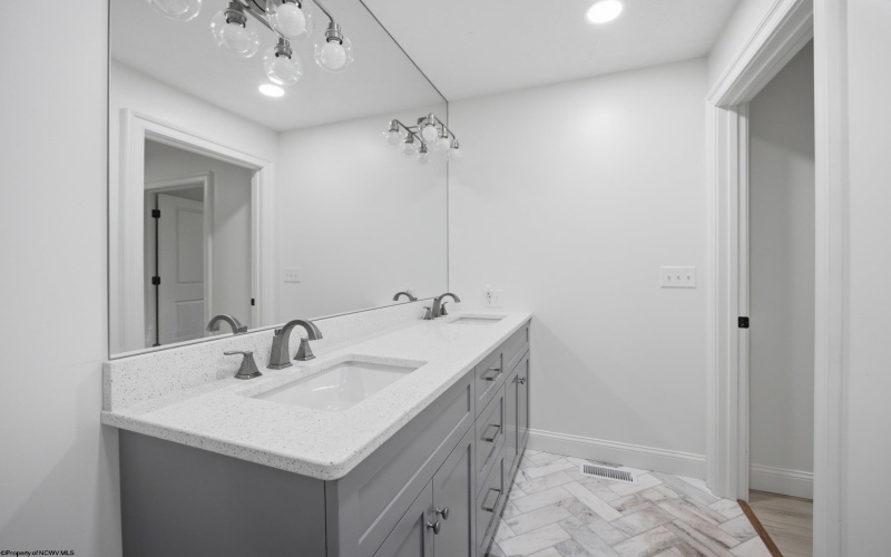 2 Club View Drive, Fairmont, West Virginia 26554, 4 Bedrooms Bedrooms, 7 Rooms Rooms,2 BathroomsBathrooms,Single Family Detached,For Sale,Club View,0,10166347