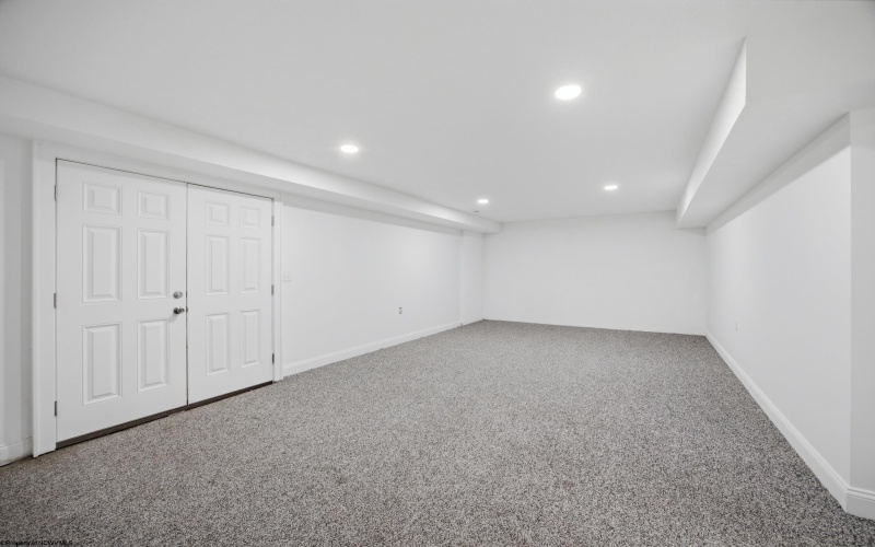 2 Club View Drive, Fairmont, West Virginia 26554, 4 Bedrooms Bedrooms, 7 Rooms Rooms,2 BathroomsBathrooms,Single Family Detached,For Sale,Club View,0,10166347