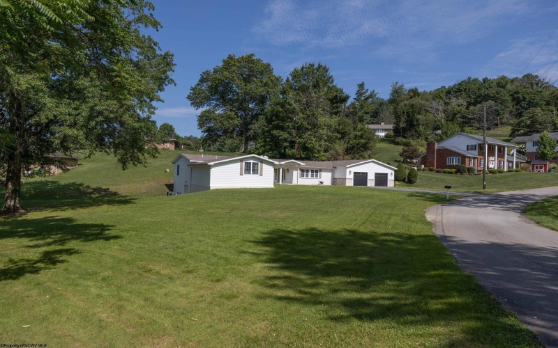 2 Club View Drive, Fairmont, West Virginia 26554, 4 Bedrooms Bedrooms, 7 Rooms Rooms,2 BathroomsBathrooms,Single Family Detached,For Sale,Club View,0,10166347