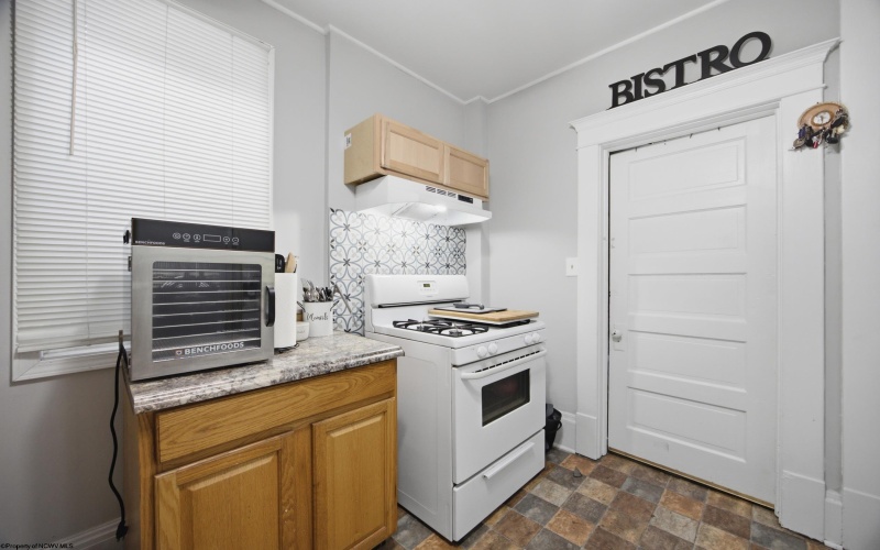984 Pike Street, Clarksburg, West Virginia 26301, 3 Bedrooms Bedrooms, 7 Rooms Rooms,1 BathroomBathrooms,Single Family Detached,For Sale,Pike,0,10166352