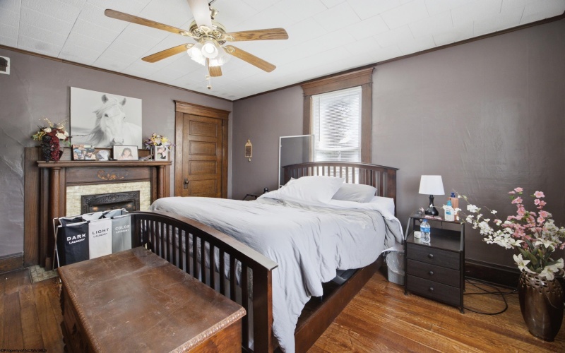 984 Pike Street, Clarksburg, West Virginia 26301, 3 Bedrooms Bedrooms, 7 Rooms Rooms,1 BathroomBathrooms,Single Family Detached,For Sale,Pike,0,10166352