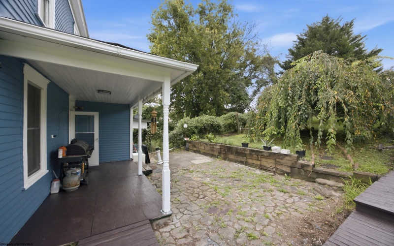 984 Pike Street, Clarksburg, West Virginia 26301, 3 Bedrooms Bedrooms, 7 Rooms Rooms,1 BathroomBathrooms,Single Family Detached,For Sale,Pike,0,10166352