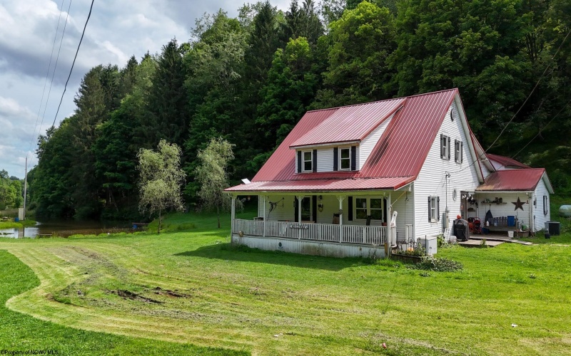 407 Soap Hollow Road, Mannington, West Virginia 26582, 5 Bedrooms Bedrooms, 10 Rooms Rooms,2 BathroomsBathrooms,Single Family Detached,For Sale,Soap Hollow,0,10165437