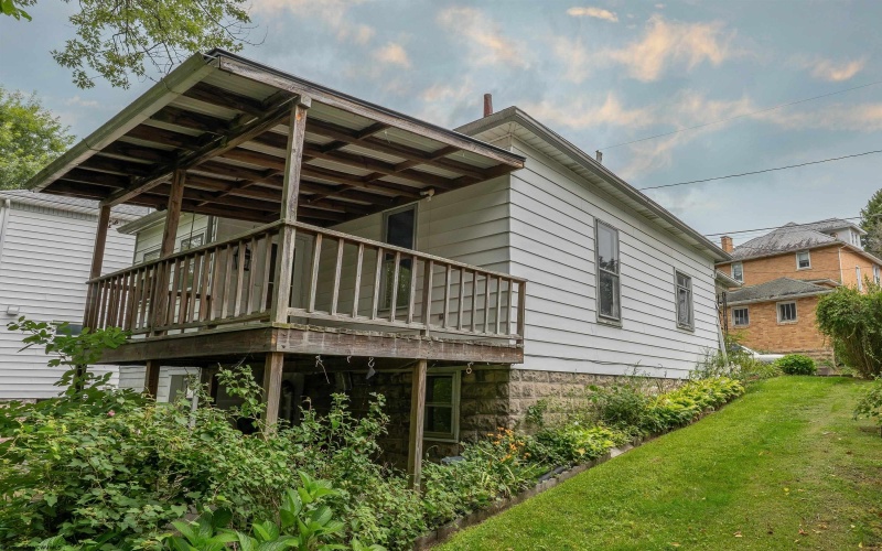 977 Washburn Street, Clarksburg, West Virginia 26301, 2 Bedrooms Bedrooms, 9 Rooms Rooms,1 BathroomBathrooms,Single Family Detached,For Sale,Washburn,0,10166363