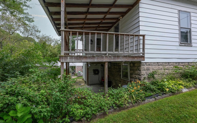 977 Washburn Street, Clarksburg, West Virginia 26301, 2 Bedrooms Bedrooms, 9 Rooms Rooms,1 BathroomBathrooms,Single Family Detached,For Sale,Washburn,0,10166363