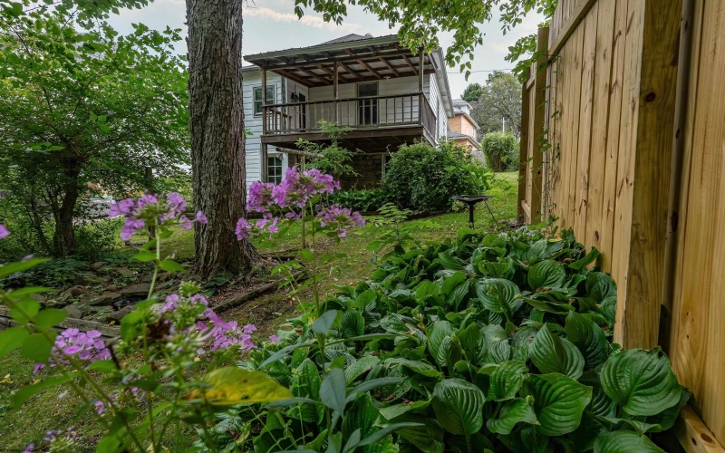 977 Washburn Street, Clarksburg, West Virginia 26301, 2 Bedrooms Bedrooms, 9 Rooms Rooms,1 BathroomBathrooms,Single Family Detached,For Sale,Washburn,0,10166363