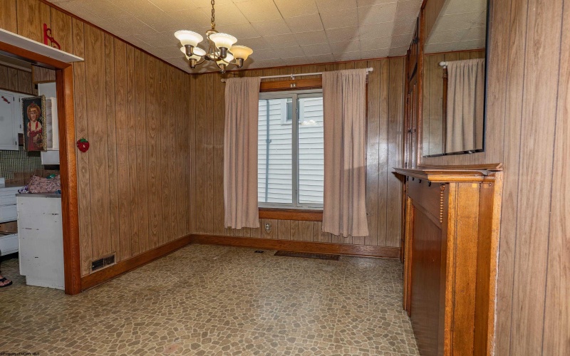 977 Washburn Street, Clarksburg, West Virginia 26301, 2 Bedrooms Bedrooms, 9 Rooms Rooms,1 BathroomBathrooms,Single Family Detached,For Sale,Washburn,0,10166363