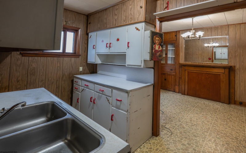977 Washburn Street, Clarksburg, West Virginia 26301, 2 Bedrooms Bedrooms, 9 Rooms Rooms,1 BathroomBathrooms,Single Family Detached,For Sale,Washburn,0,10166363