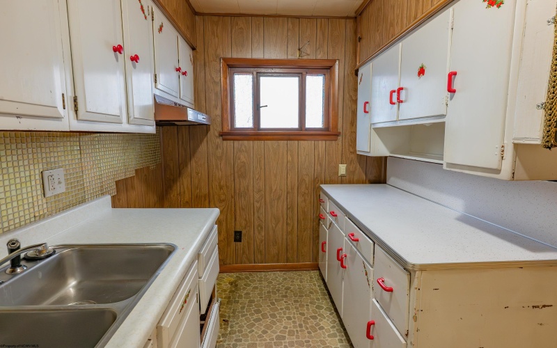 977 Washburn Street, Clarksburg, West Virginia 26301, 2 Bedrooms Bedrooms, 9 Rooms Rooms,1 BathroomBathrooms,Single Family Detached,For Sale,Washburn,0,10166363