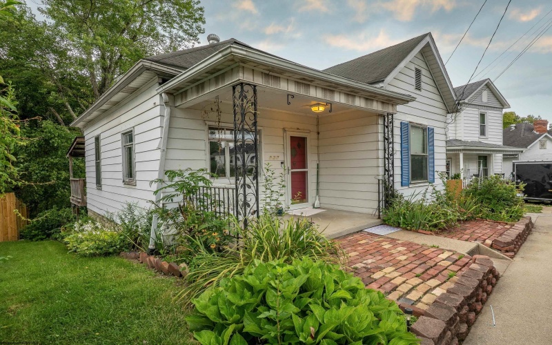 977 Washburn Street, Clarksburg, West Virginia 26301, 2 Bedrooms Bedrooms, 9 Rooms Rooms,1 BathroomBathrooms,Single Family Detached,For Sale,Washburn,0,10166363