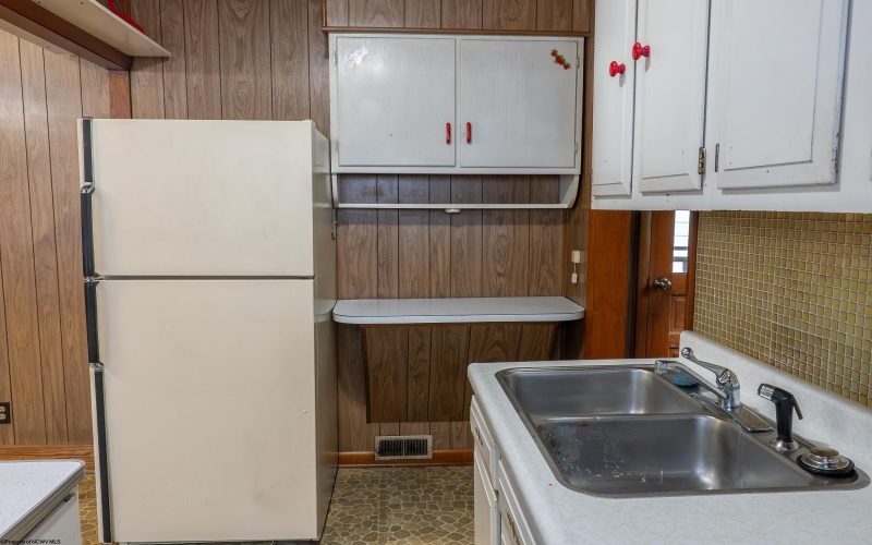 977 Washburn Street, Clarksburg, West Virginia 26301, 2 Bedrooms Bedrooms, 9 Rooms Rooms,1 BathroomBathrooms,Single Family Detached,For Sale,Washburn,0,10166363
