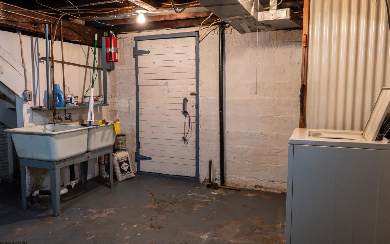 977 Washburn Street, Clarksburg, West Virginia 26301, 2 Bedrooms Bedrooms, 9 Rooms Rooms,1 BathroomBathrooms,Single Family Detached,For Sale,Washburn,0,10166363
