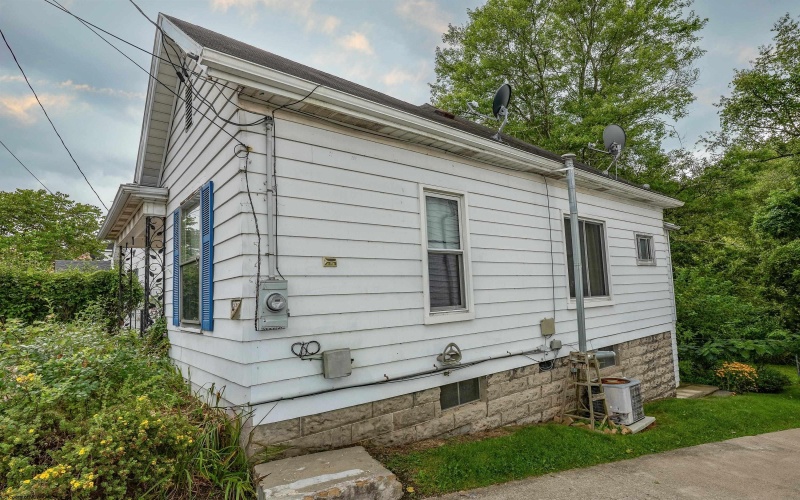 977 Washburn Street, Clarksburg, West Virginia 26301, 2 Bedrooms Bedrooms, 9 Rooms Rooms,1 BathroomBathrooms,Single Family Detached,For Sale,Washburn,0,10166363