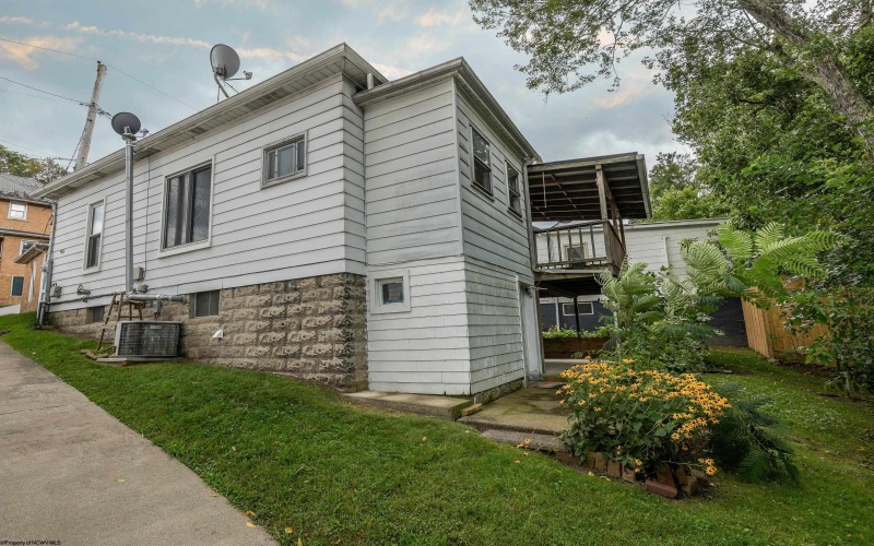 977 Washburn Street, Clarksburg, West Virginia 26301, 2 Bedrooms Bedrooms, 9 Rooms Rooms,1 BathroomBathrooms,Single Family Detached,For Sale,Washburn,0,10166363