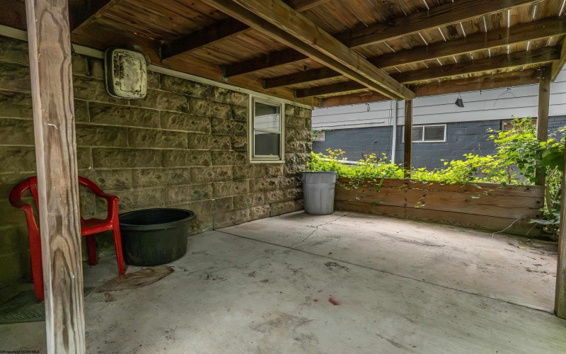 977 Washburn Street, Clarksburg, West Virginia 26301, 2 Bedrooms Bedrooms, 9 Rooms Rooms,1 BathroomBathrooms,Single Family Detached,For Sale,Washburn,0,10166363