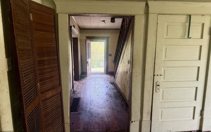 419 STEALEY Avenue, Clarksburg, West Virginia 26301, 3 Bedrooms Bedrooms, 8 Rooms Rooms,2 BathroomsBathrooms,Single Family Detached,For Sale,STEALEY,0,10166362