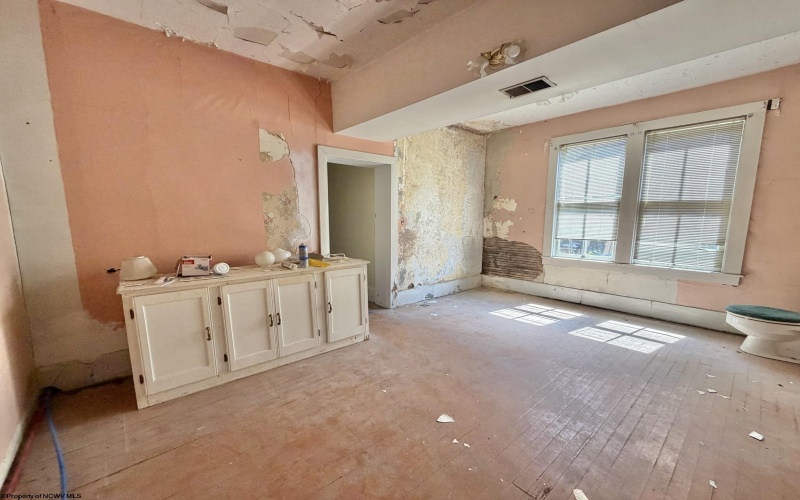 235 Center Avenue, Weston, West Virginia 26452, 4 Bedrooms Bedrooms, 9 Rooms Rooms,2 BathroomsBathrooms,Single Family Detached,For Sale,Center,0,10166360