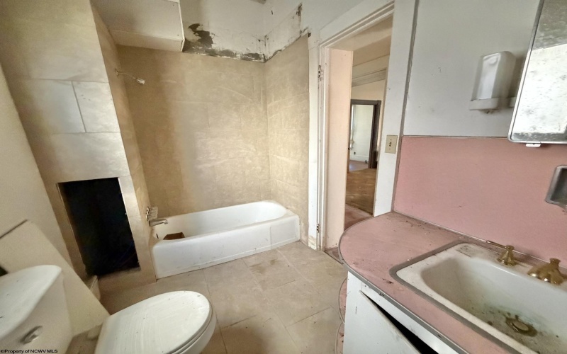 235 Center Avenue, Weston, West Virginia 26452, 4 Bedrooms Bedrooms, 9 Rooms Rooms,2 BathroomsBathrooms,Single Family Detached,For Sale,Center,0,10166360